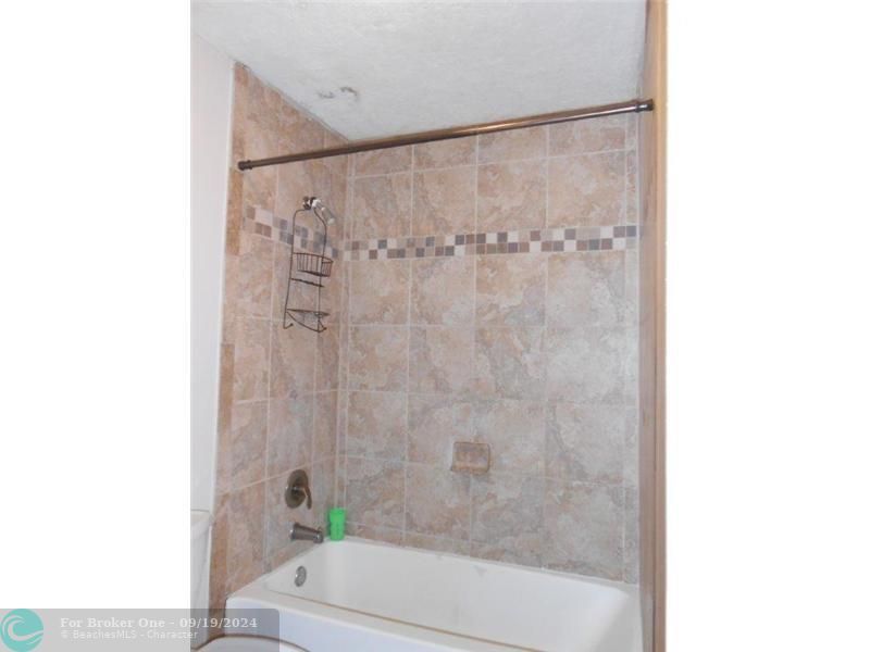 For Rent: $2,100 (2 beds, 2 baths, 900 Square Feet)