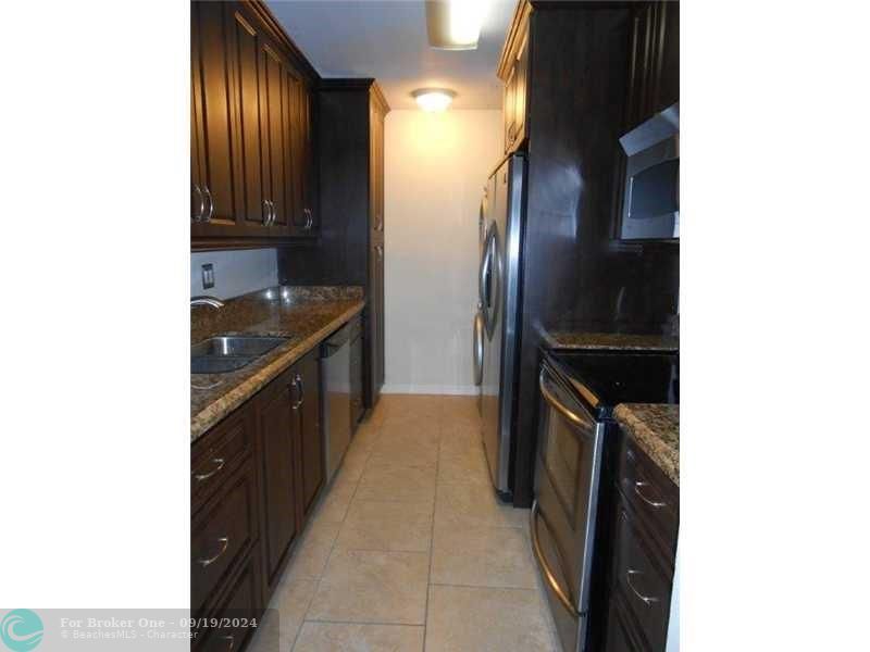 For Rent: $2,100 (2 beds, 2 baths, 900 Square Feet)