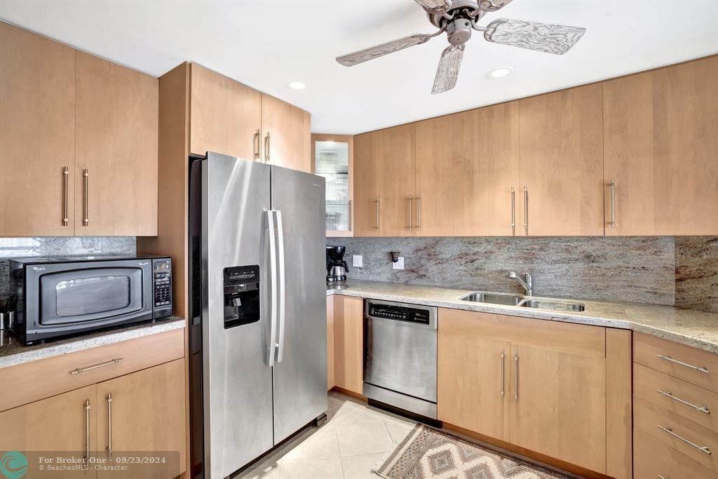 For Rent: $3,000 (1 beds, 1 baths, 846 Square Feet)