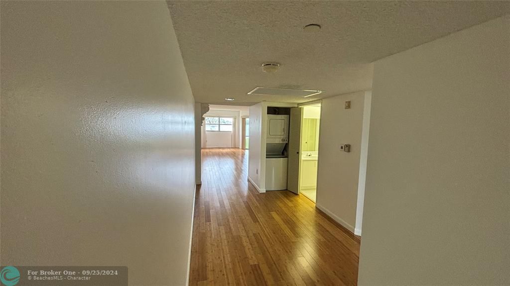 For Rent: $1,850 (1 beds, 1 baths, 1056 Square Feet)