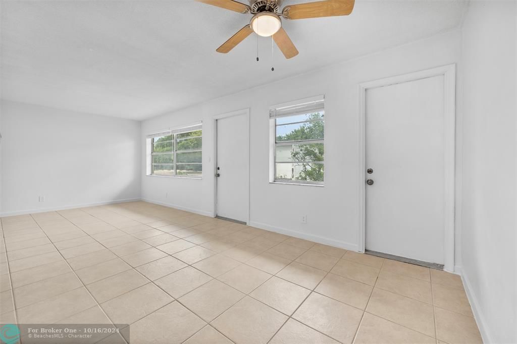 For Rent: $2,075 (2 beds, 2 baths, 900 Square Feet)