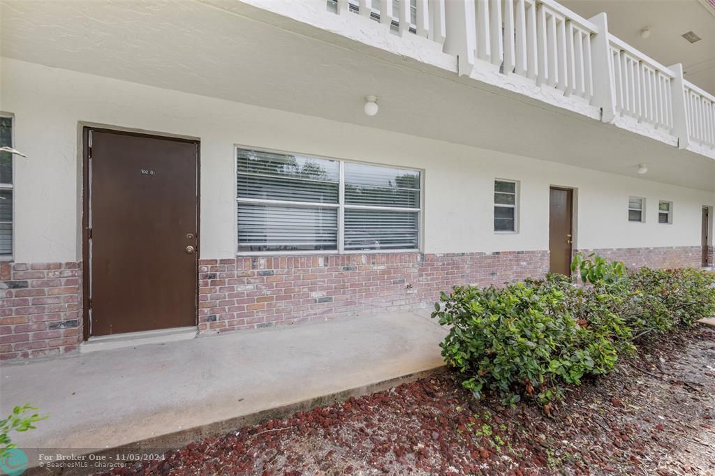 For Rent: $2,075 (2 beds, 2 baths, 900 Square Feet)