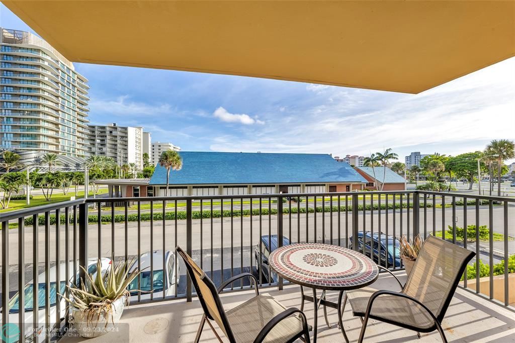 For Sale: $399,900 (2 beds, 2 baths, 840 Square Feet)