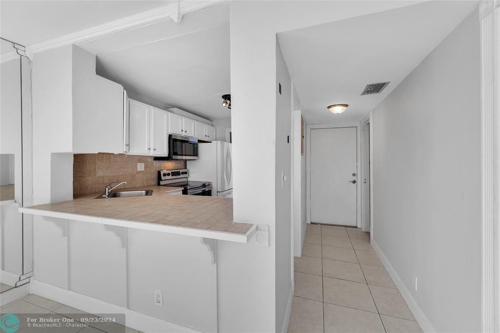 For Sale: $399,900 (2 beds, 2 baths, 840 Square Feet)