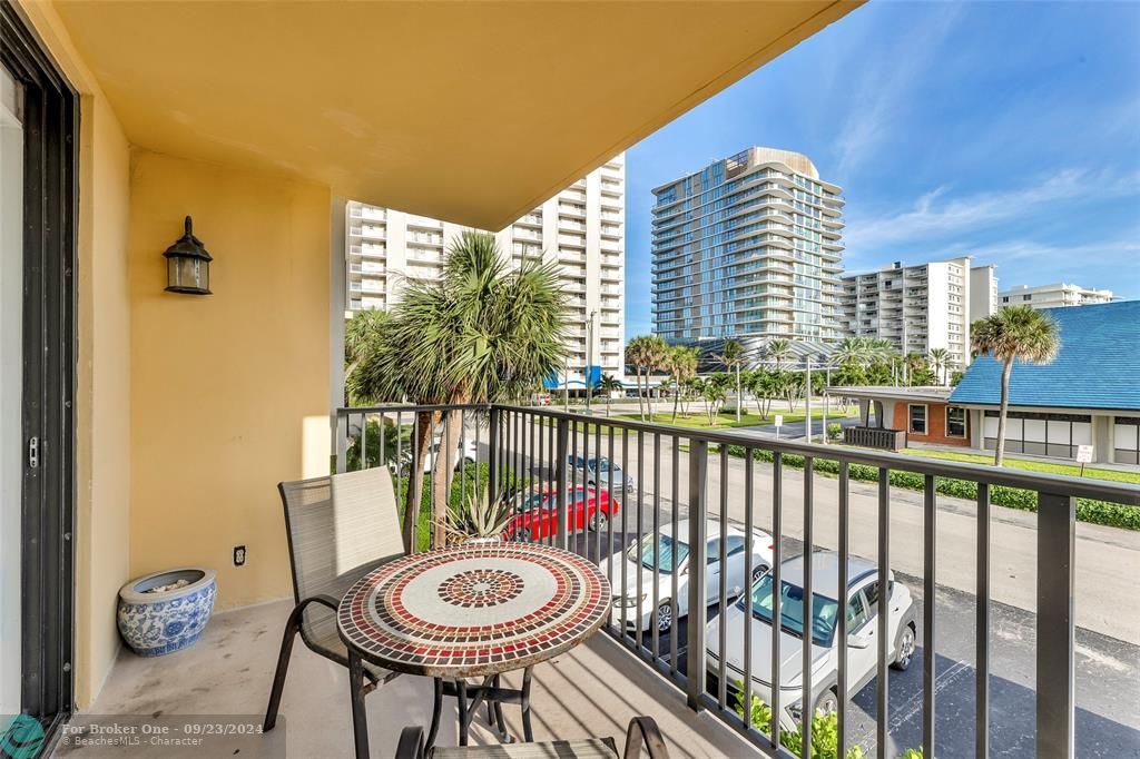 For Sale: $399,900 (2 beds, 2 baths, 840 Square Feet)