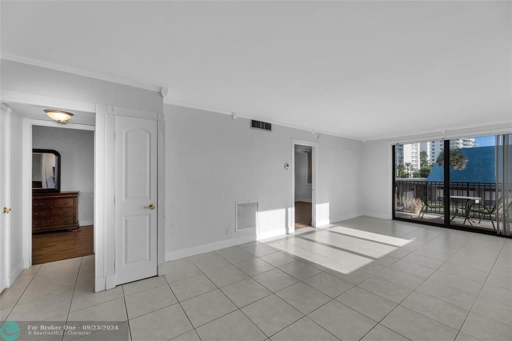 For Sale: $399,900 (2 beds, 2 baths, 840 Square Feet)