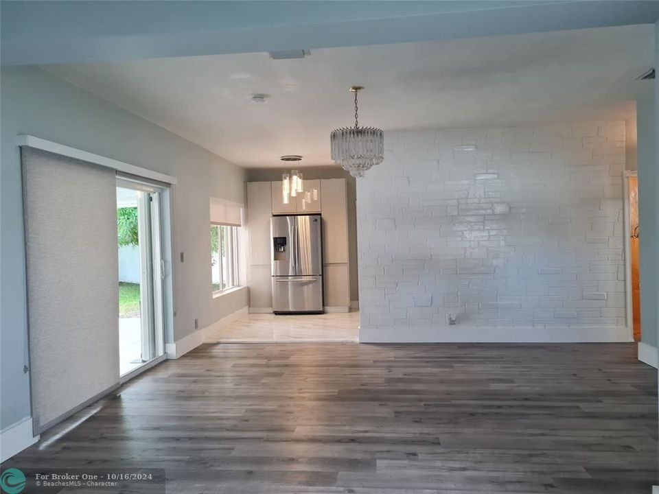 For Sale: $535,000 (2 beds, 1 baths, 1100 Square Feet)