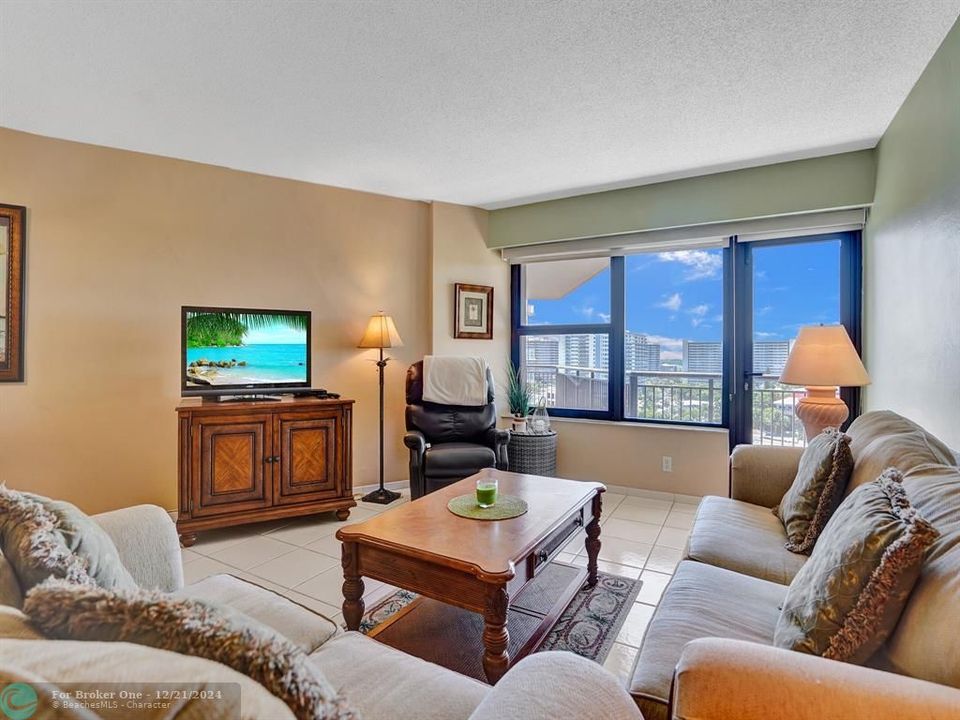 Active With Contract: $3,000 (1 beds, 1 baths, 825 Square Feet)