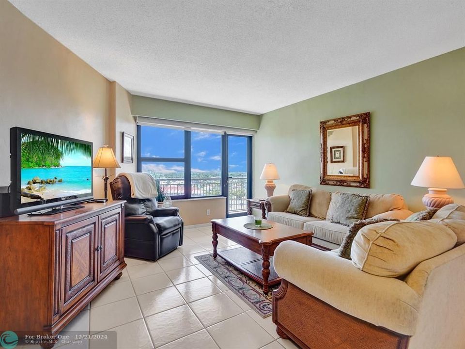 Active With Contract: $3,000 (1 beds, 1 baths, 825 Square Feet)