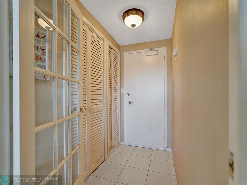 Active With Contract: $3,000 (1 beds, 1 baths, 825 Square Feet)