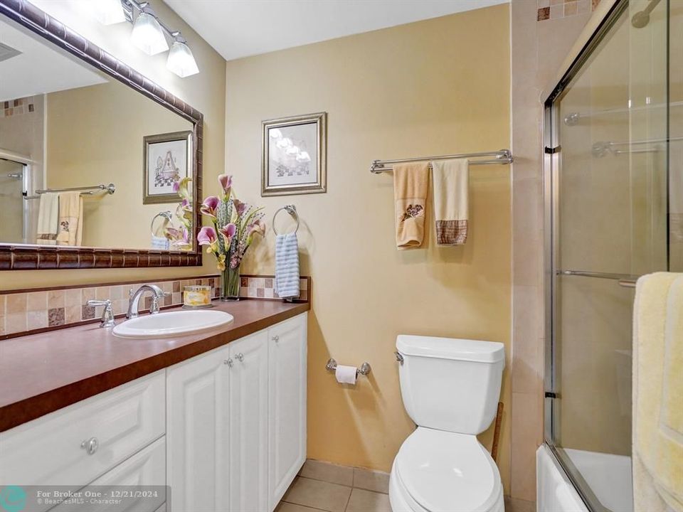 Active With Contract: $3,000 (1 beds, 1 baths, 825 Square Feet)