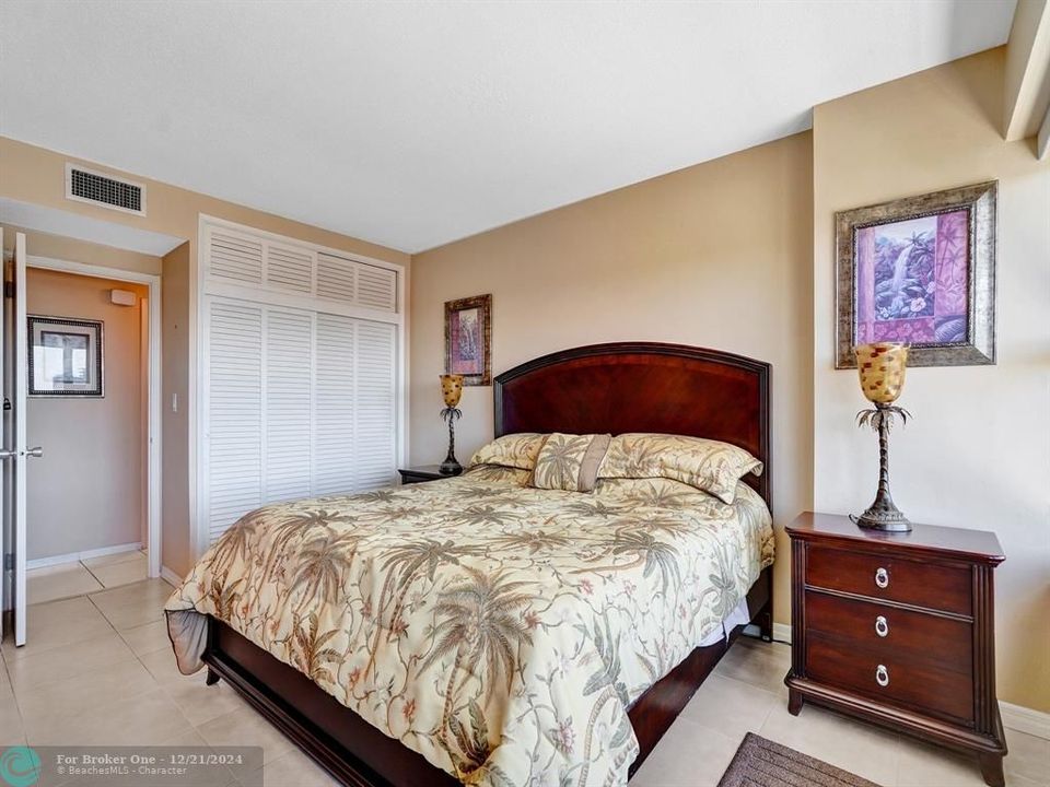 Active With Contract: $3,000 (1 beds, 1 baths, 825 Square Feet)