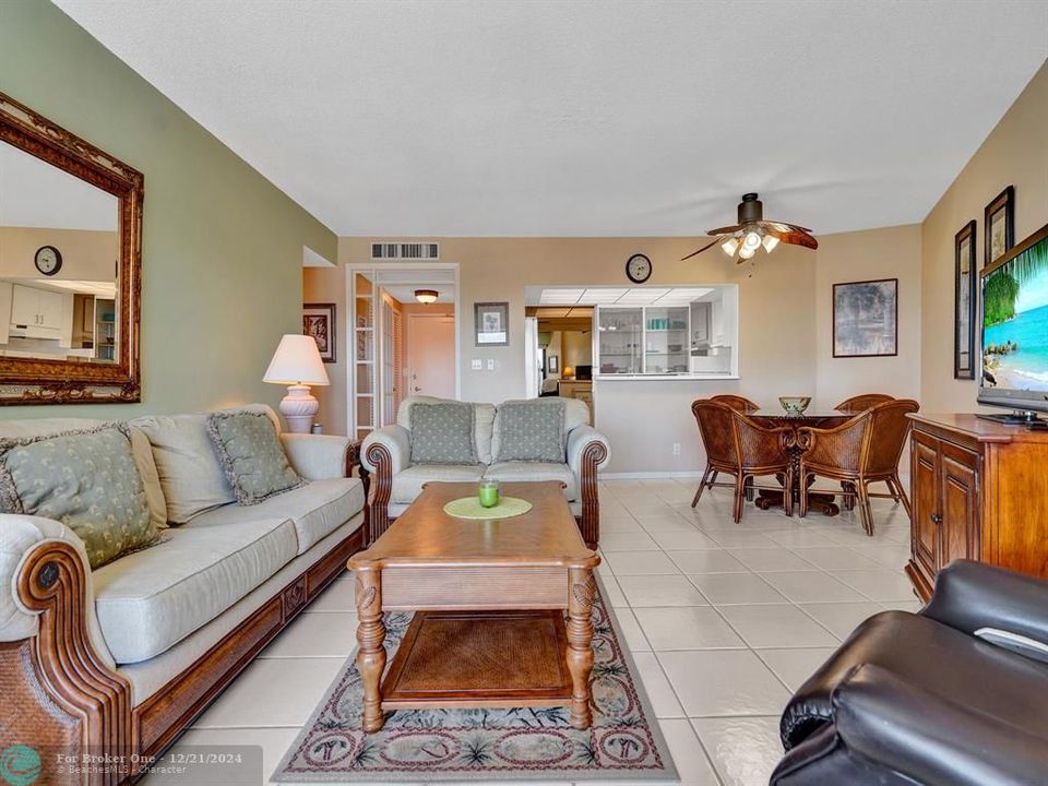 Active With Contract: $3,000 (1 beds, 1 baths, 825 Square Feet)