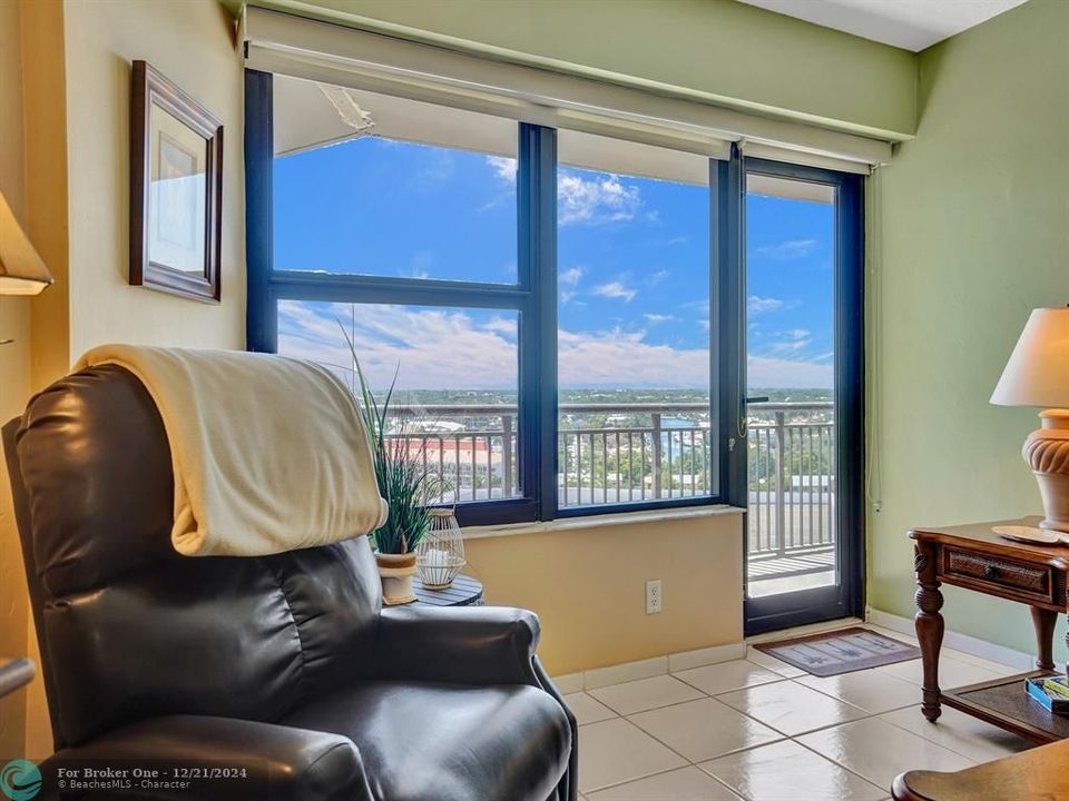 Active With Contract: $3,000 (1 beds, 1 baths, 825 Square Feet)