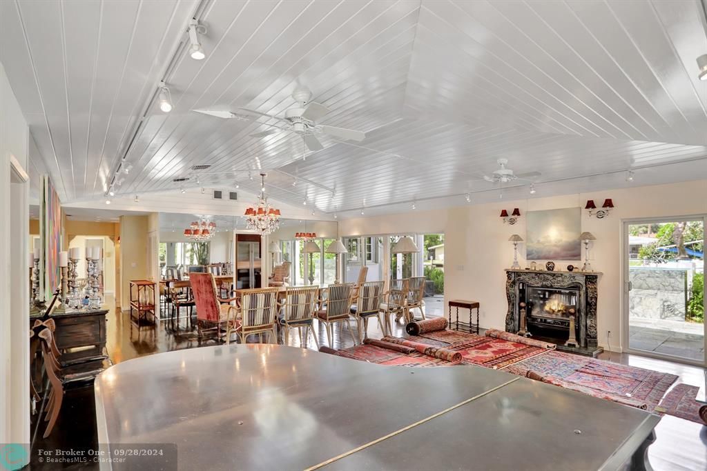 For Sale: $3,899,000 (7 beds, 7 baths, 2933 Square Feet)