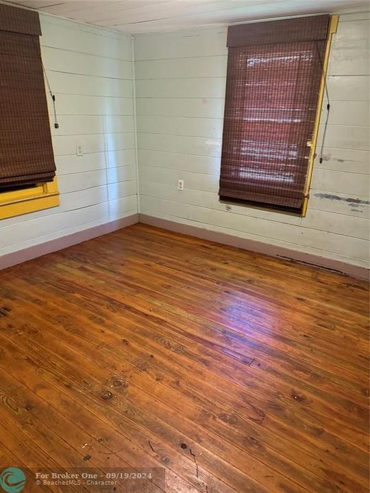 For Rent: $1,600 (2 beds, 1 baths, 1034 Square Feet)