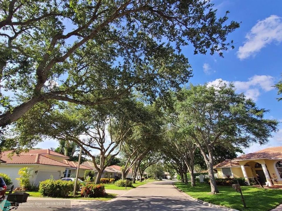 For Sale: $900,000 (4 beds, 3 baths, 2572 Square Feet)