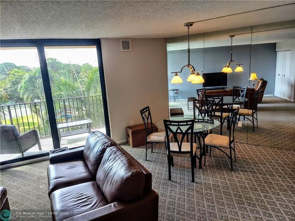 Active With Contract: $2,100 (1 beds, 1 baths, 931 Square Feet)