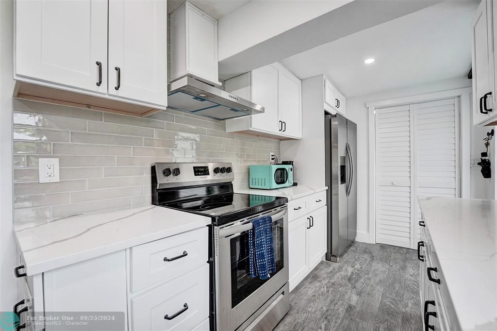 For Sale: $550,000 (2 beds, 2 baths, 1110 Square Feet)