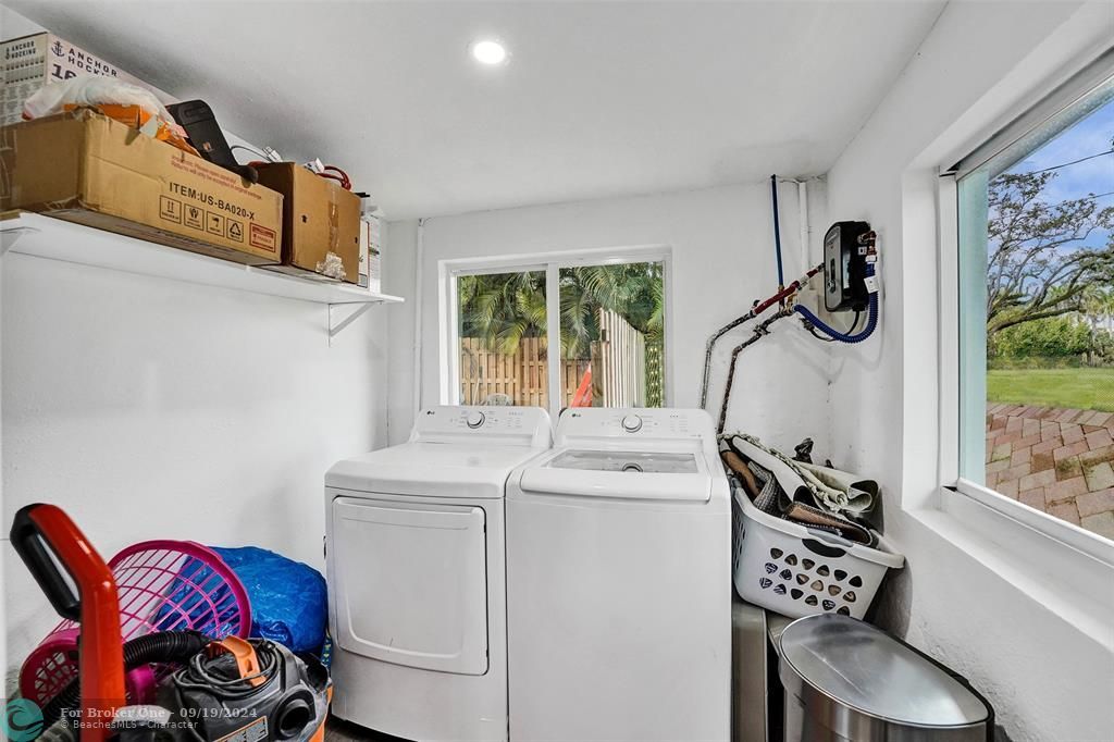 For Sale: $550,000 (2 beds, 2 baths, 1110 Square Feet)