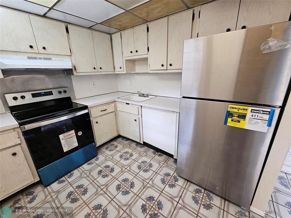 For Sale: $169,000 (1 beds, 1 baths, 840 Square Feet)