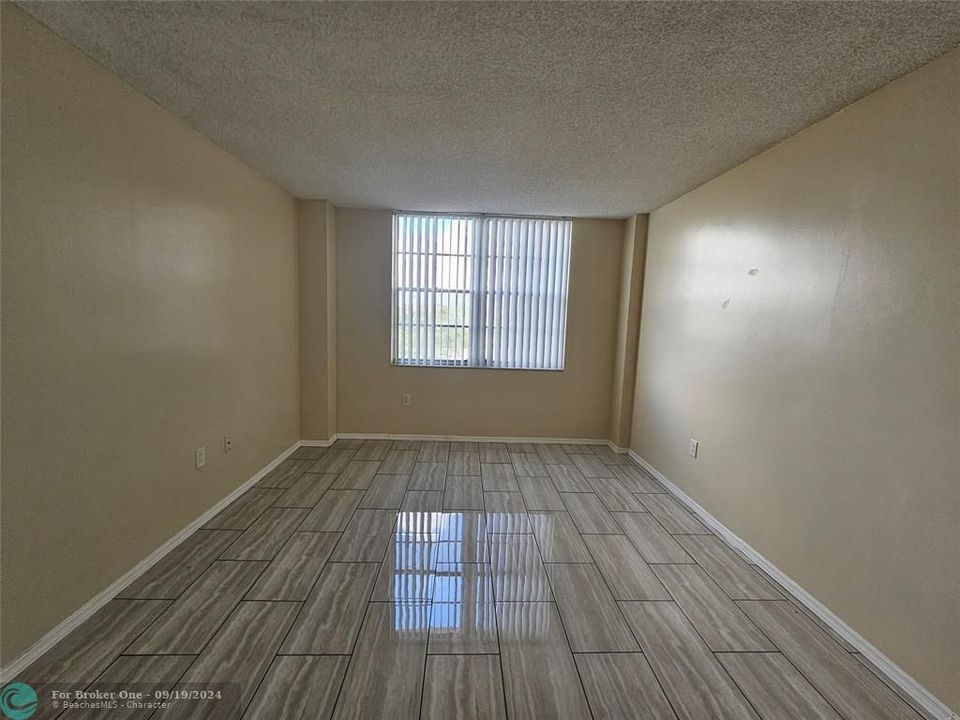 For Sale: $169,000 (1 beds, 1 baths, 840 Square Feet)