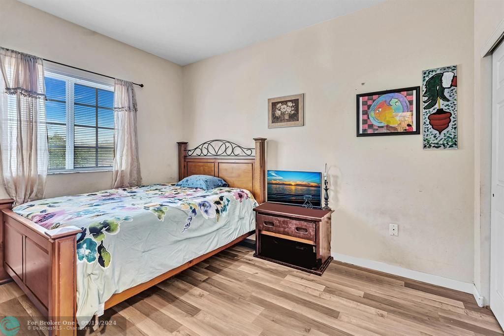 For Sale: $425,000 (3 beds, 2 baths, 1514 Square Feet)