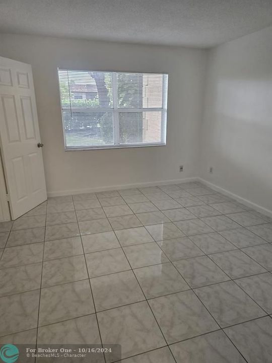 For Rent: $2,200 (2 beds, 2 baths, 914 Square Feet)