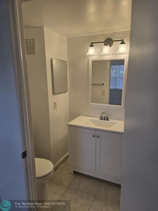 For Rent: $2,200 (2 beds, 2 baths, 914 Square Feet)