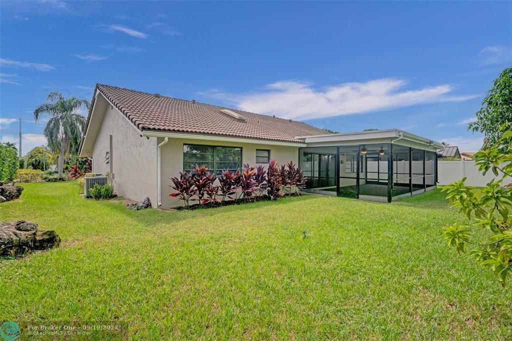 For Sale: $600,000 (3 beds, 2 baths, 1954 Square Feet)