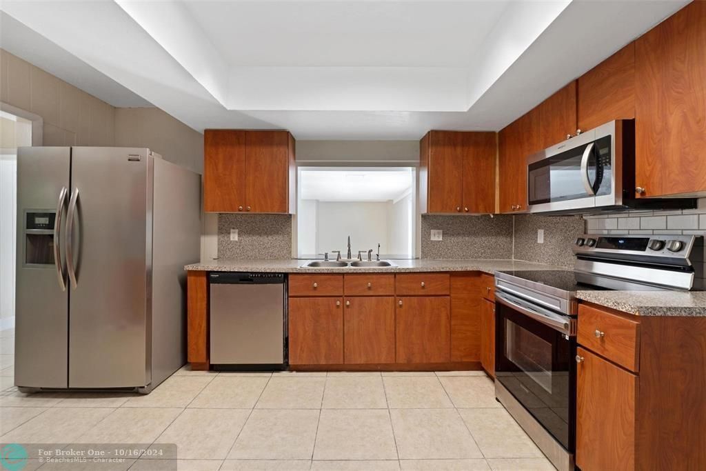 Recently Sold: $2,225,000 (3 beds, 2 baths, 2178 Square Feet)