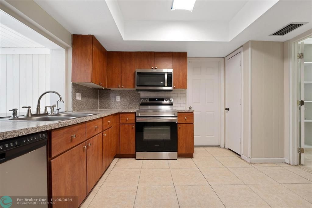 Recently Sold: $2,225,000 (3 beds, 2 baths, 2178 Square Feet)