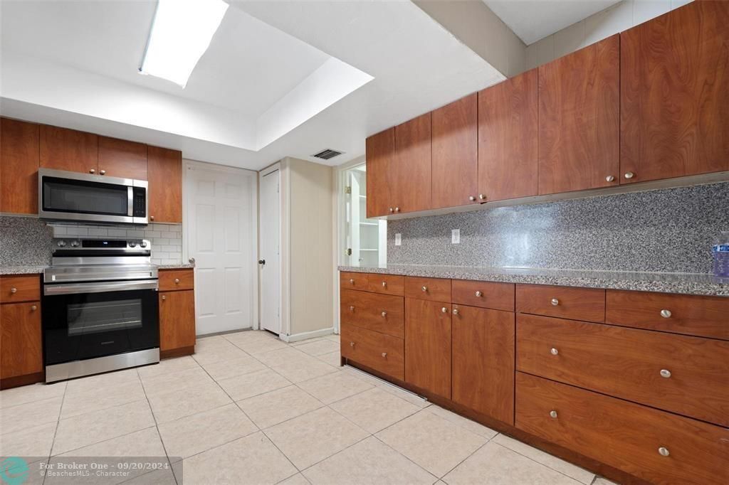 Recently Sold: $2,225,000 (3 beds, 2 baths, 2178 Square Feet)