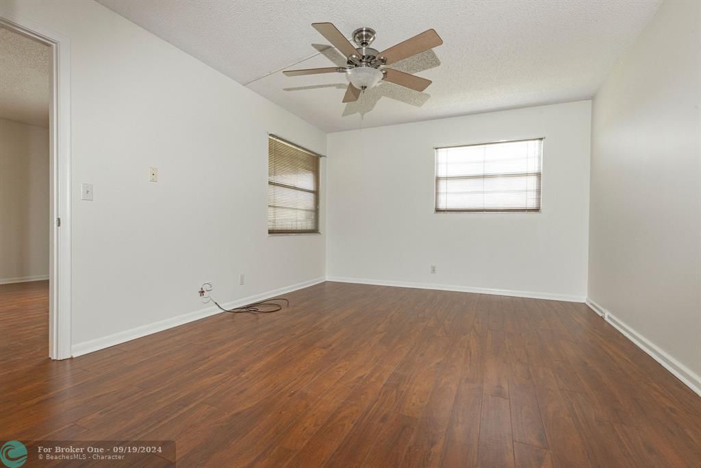 For Sale: $239,900 (2 beds, 2 baths, 1352 Square Feet)