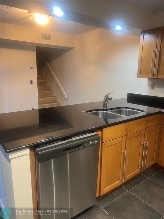 For Rent: $2,600 (2 beds, 2 baths, 1302 Square Feet)