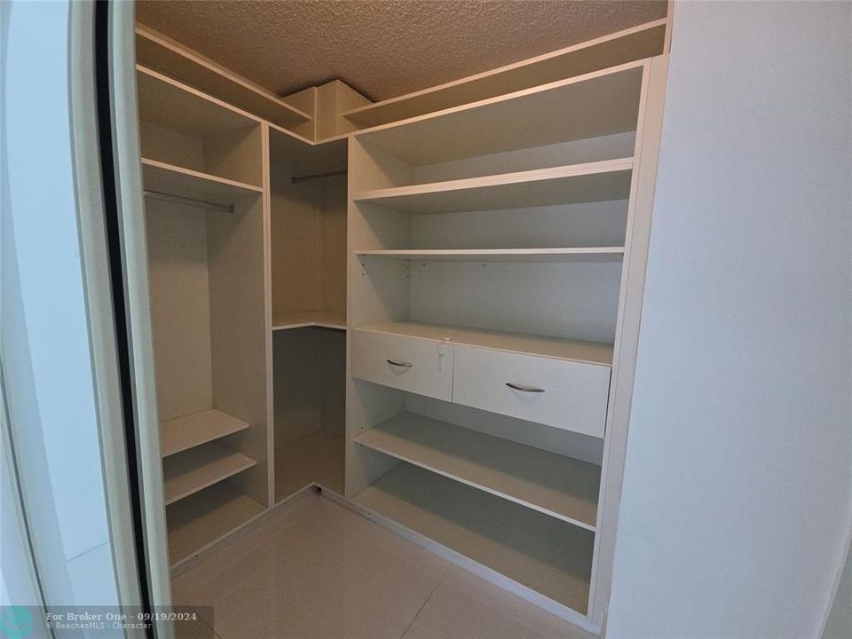 В аренду: $3,700 (3 спален, 2 ванн, 1703 Квадратных фут)