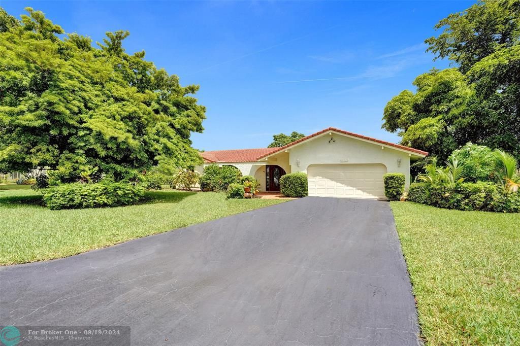 For Sale: $830,000 (4 beds, 2 baths, 2409 Square Feet)