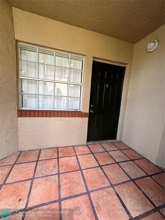 For Rent: $2,100 (2 beds, 1 baths, 770 Square Feet)