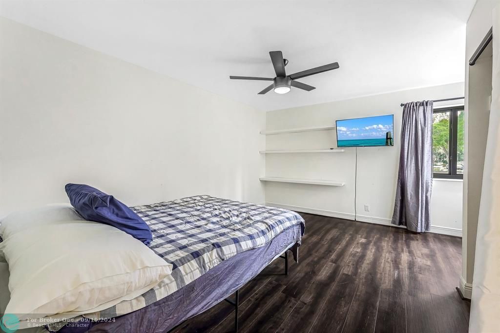 For Sale: $334,800 (2 beds, 2 baths, 1122 Square Feet)