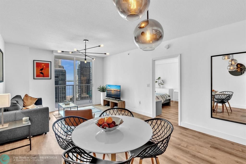 For Sale: $475,000 (1 beds, 1 baths, 838 Square Feet)