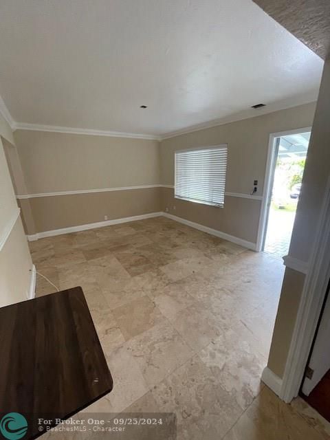 For Rent: $2,100 (2 beds, 1 baths, 708 Square Feet)