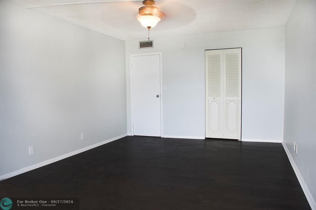 For Rent: $2,100 (1 beds, 1 baths, 875 Square Feet)