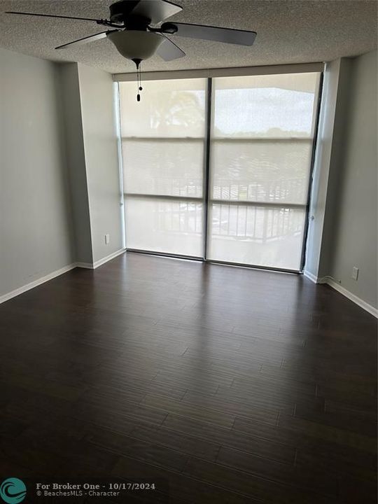 For Rent: $2,100 (1 beds, 1 baths, 875 Square Feet)