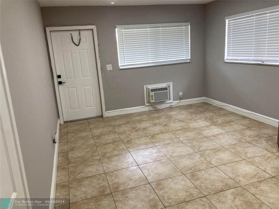 For Sale: $1,650 (1 beds, 1 baths, 2080 Square Feet)