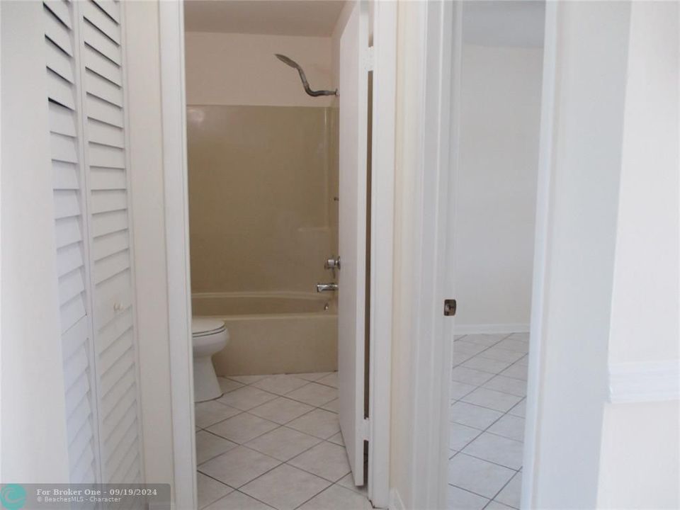 Active With Contract: $2,350 (2 beds, 2 baths, 958 Square Feet)