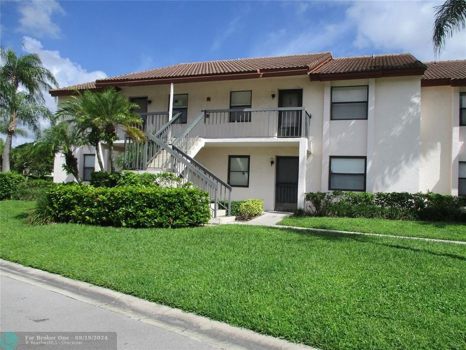 Active With Contract: $2,350 (2 beds, 2 baths, 958 Square Feet)