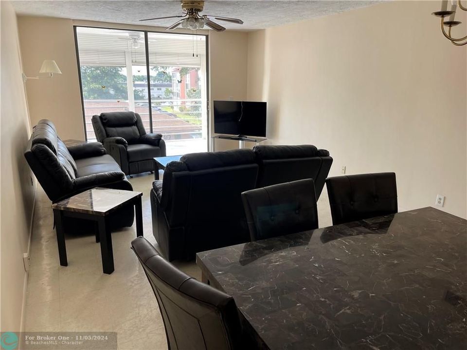 For Sale: $125,000 (2 beds, 2 baths, 1010 Square Feet)