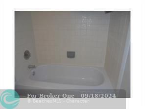 For Rent: $1,650 (1 beds, 1 baths, 802 Square Feet)