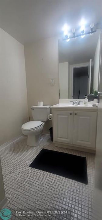 For Rent: $2,650 (1 beds, 1 baths, 1005 Square Feet)