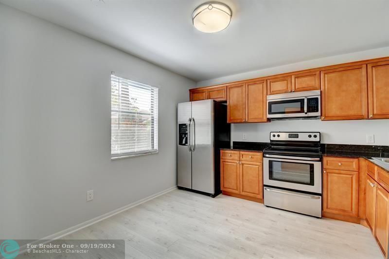 For Rent: $2,200 (2 beds, 2 baths, 1165 Square Feet)